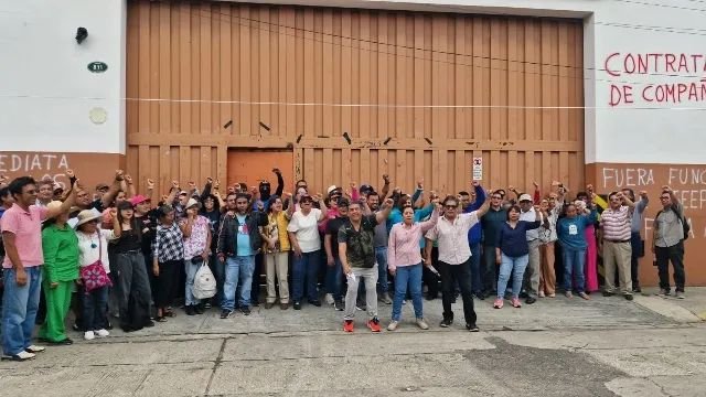 Jubilados del PAAE de la Sección 22 inician este lunes un paro de 72 horas y mantienen la toma de oficinas del IEEPO