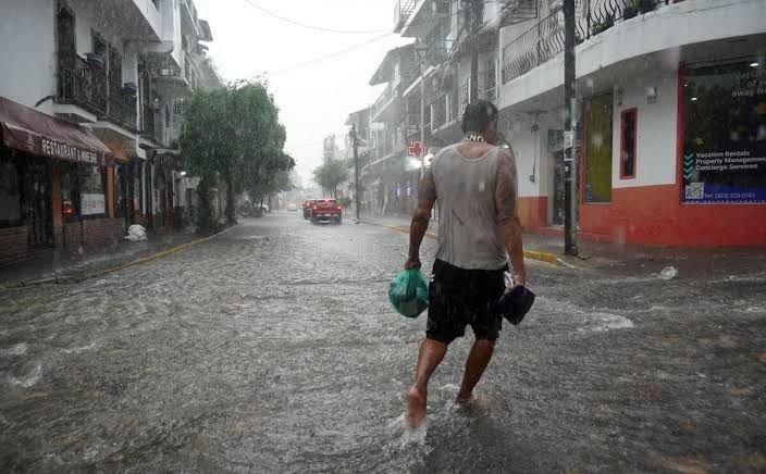 Prevén lluvias intensas de hasta 150 milímetros en Oaxaca este viernes, mientras Trudy sube a huracán categoría 3