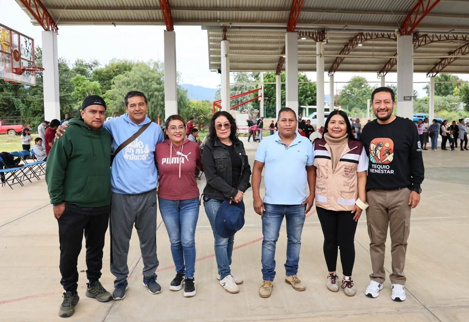 Tania Caballero participa en tequio por la seguridad y el bienestar de las familias de Cuilápam de Guerrero