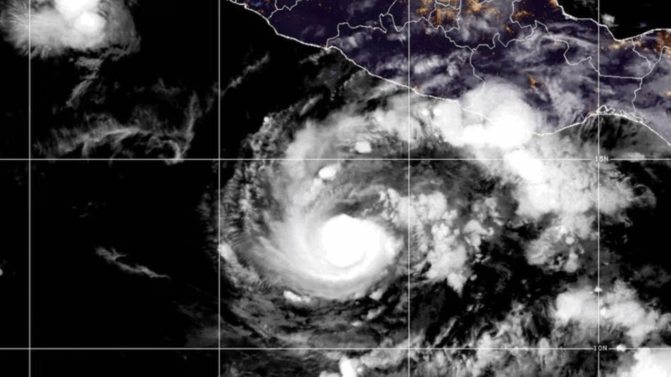 Se forma la tormenta tropical Vance en el Pacífico; podría alcanzar categoría 3 hacia el fin de semana, pero se mantiene lejos de México